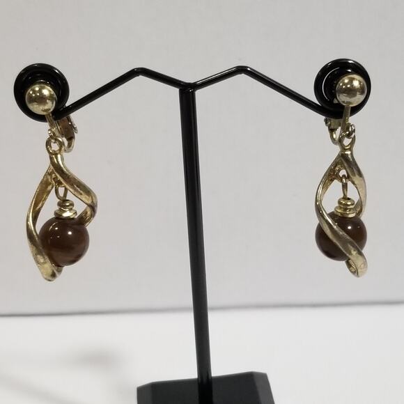 one inch clip on gold tone dangle brown cats eye earrings - Picture 2 of 9